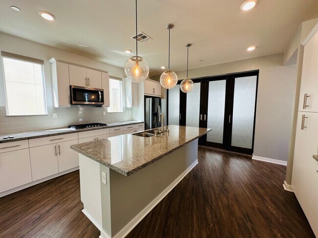 Building Photo - 1835 Vesta Dr