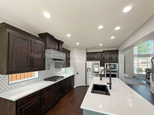 Building Photo - 801 Renault Way