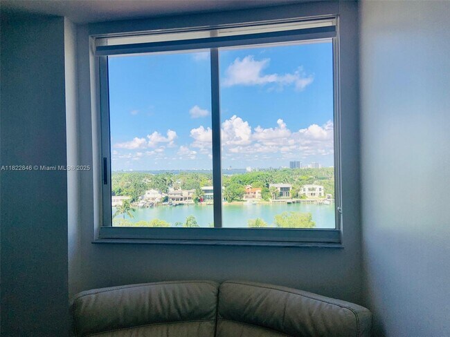 Building Photo - 6422 Collins Ave