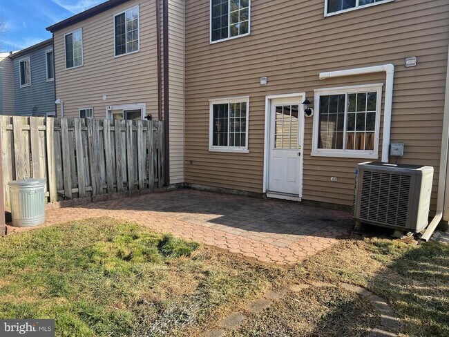 Building Photo - 132 Savannah Ct