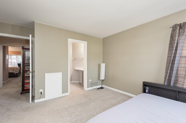 Building Photo - 1173 Fairways Blvd