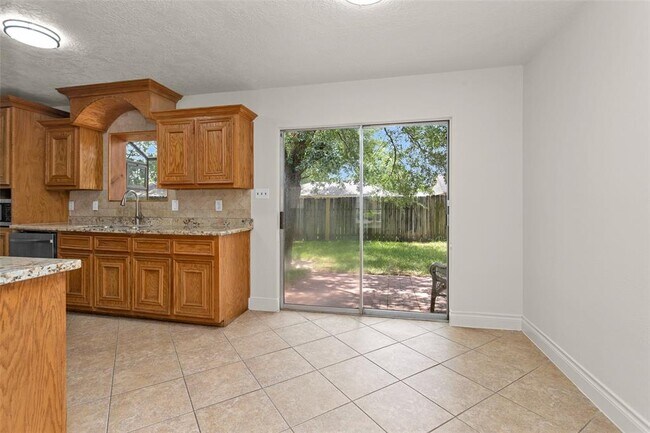 Building Photo - 9810 Kiwi Ln