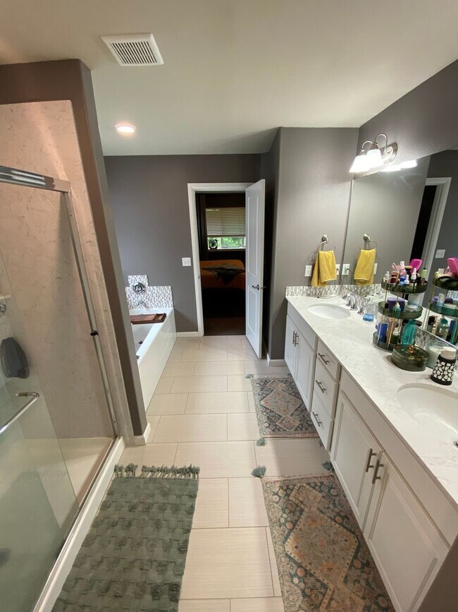 Building Photo - 4bd/3ba House in Tehaleh
