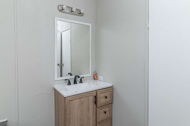 Building Photo - 3 Bedroom, 2 Bathroom mobile home in Pikeville *Trash pick-up included*