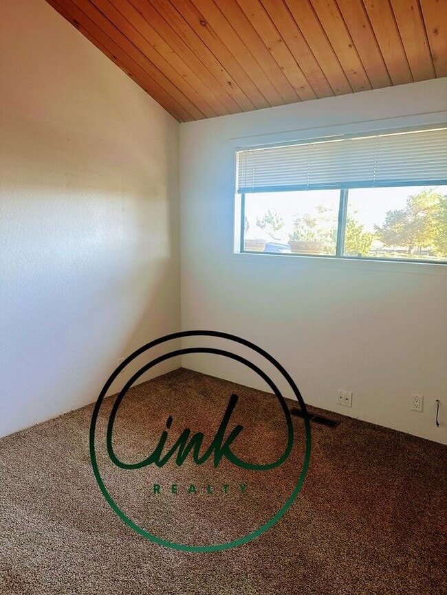 Building Photo - Spacious Corner Lot near Foothills