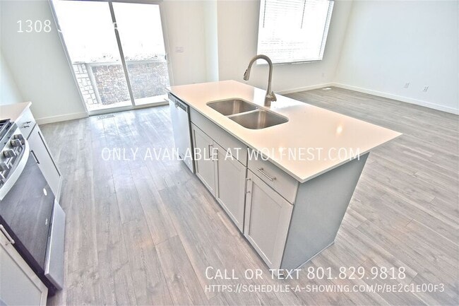 Building Photo - 1308 S Raintree Ln