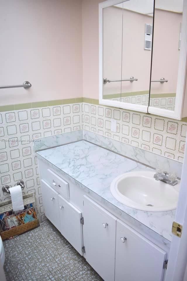 Building Photo - 2 bedroom in Sunny Isles Beach FL 33160