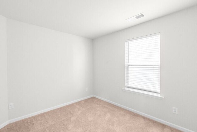 Building Photo - Luxury Living Begins at Home: Where Every Day Feels Like a Retreat; 5BR/3BA, Office
