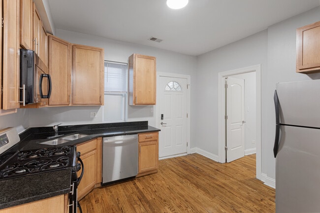 Building Photo - 2009 W Jarvis Ave