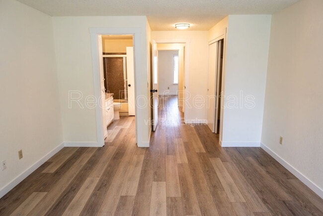 Building Photo - 1418 Tule Lake Dr S