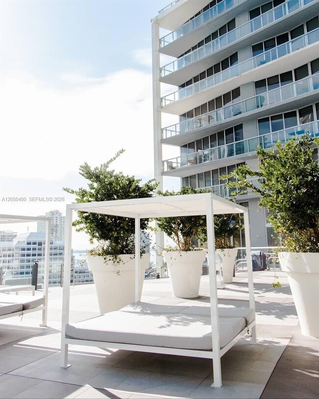 Building Photo - 475 Brickell Ave
