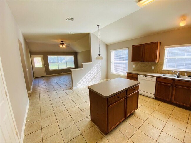 Building Photo - 561 Golden Creek Dr