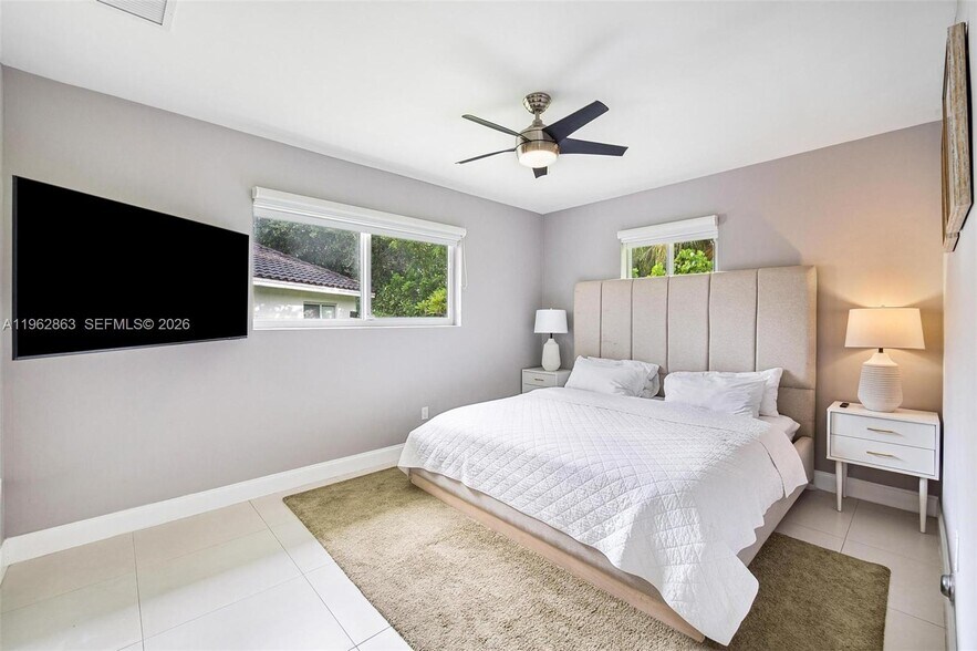 Building Photo - 1019 NE 115th St