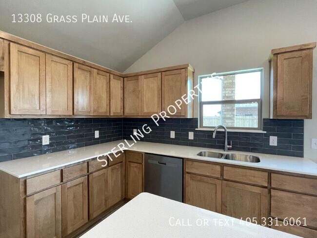 Building Photo - 13308 Grass Pln Ave