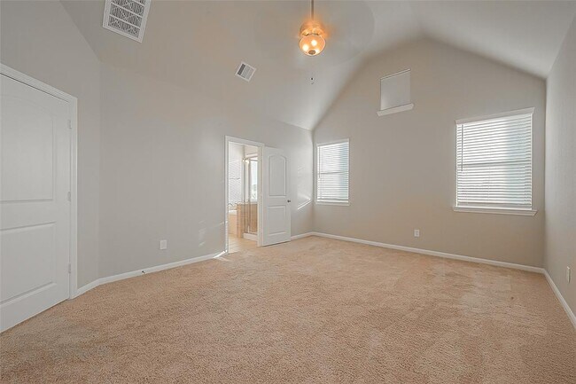 Building Photo - 8700 Laurel Crest Dr