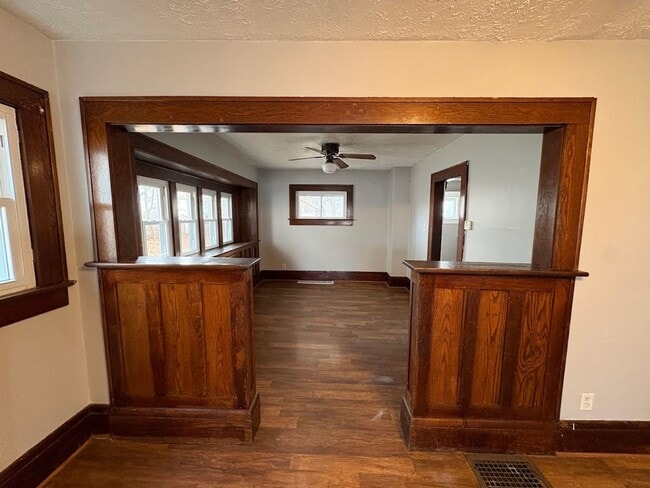 Building Photo - Four bedroom one bathroom home for rent