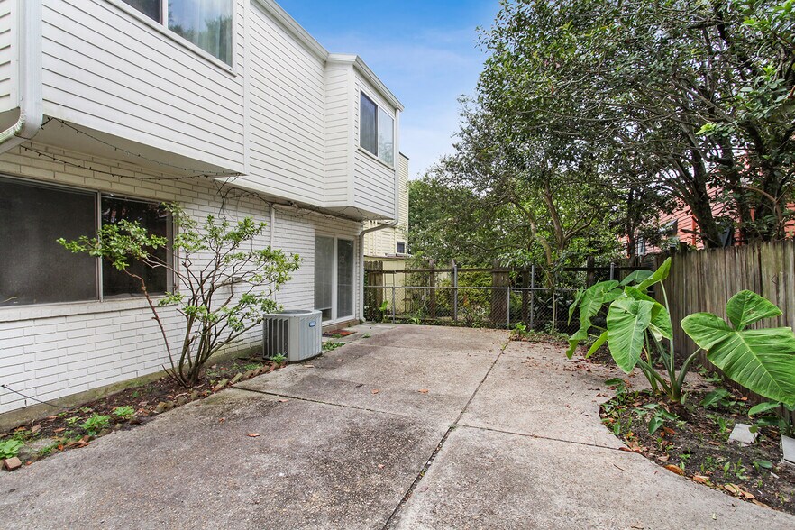 Building Photo - 5421 Constance St