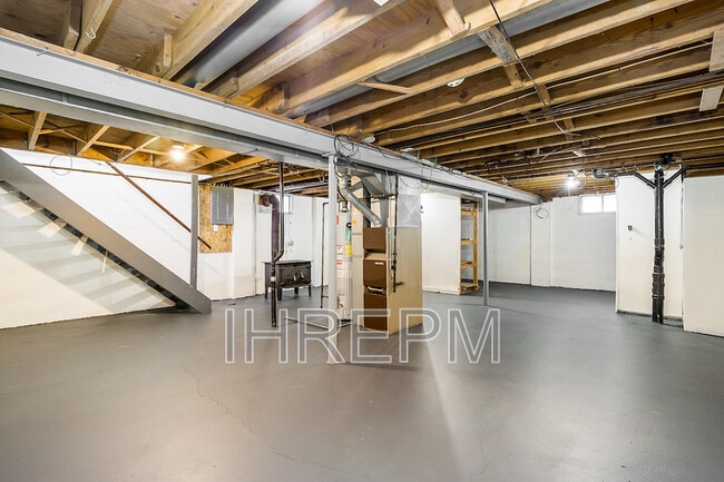 Building Photo - 680 Williams Rd