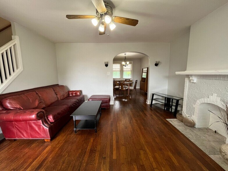 Building Photo - 516 Belgreen Pl