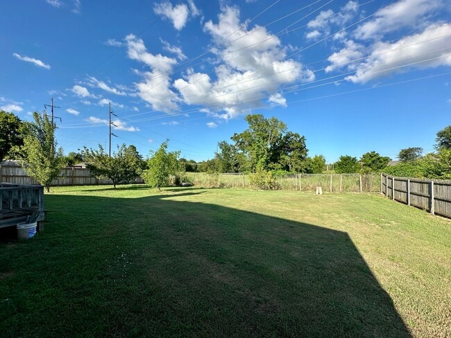 Building Photo - 2713 S.87th Drive-