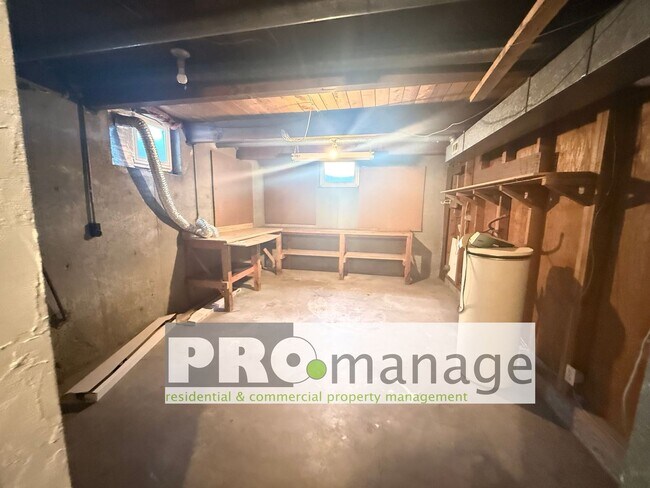 Building Photo - Single family home with yard