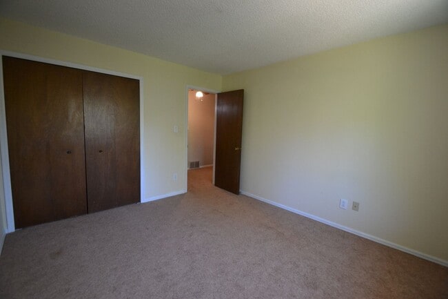Building Photo - Westside 4 Bedroom with AC!