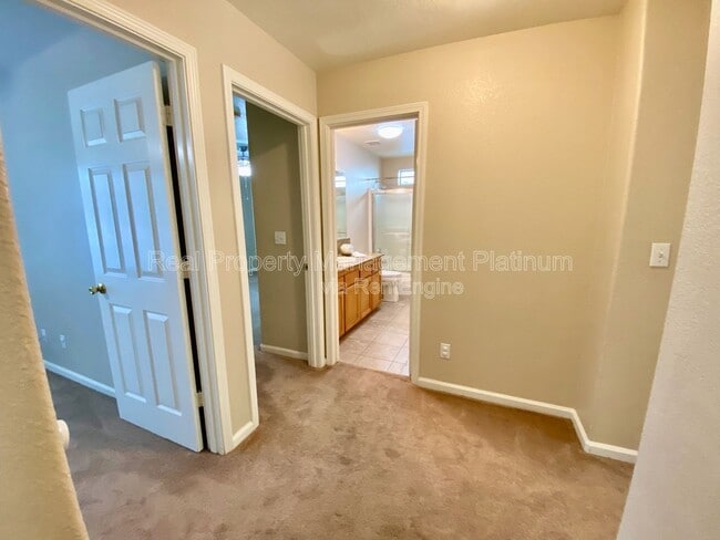 Building Photo - 6684 N Western Ave