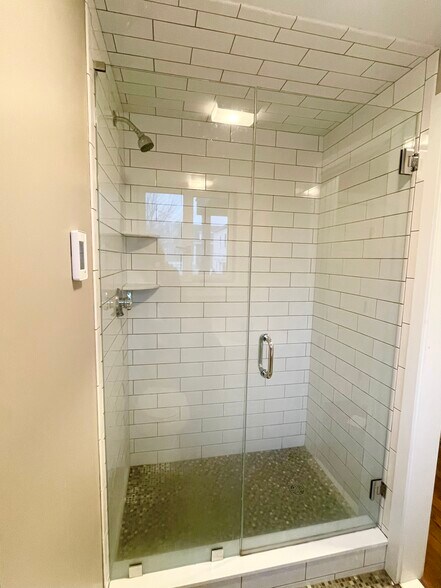 Shower with new tile and spa door - 540 Thames St