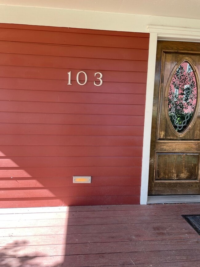 Building Photo - Beautiful Quiet Studio Apartment in Edgemont