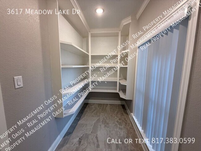 Building Photo - 3617 Meadow Lake Dr