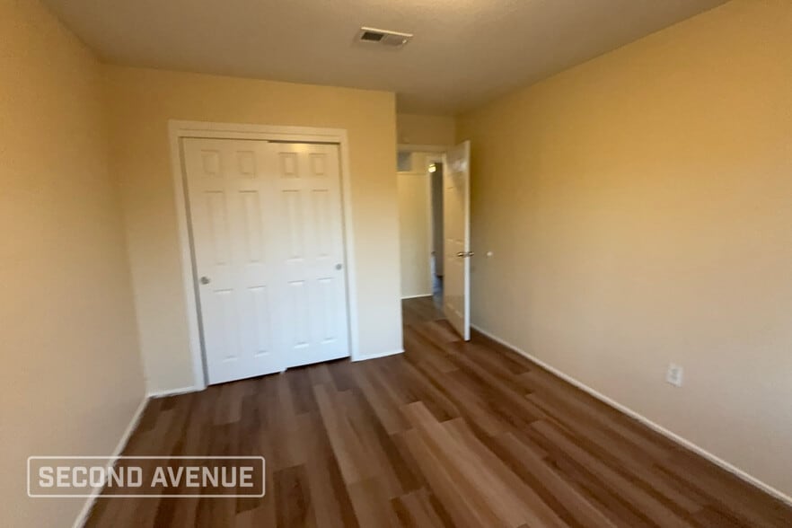 Building Photo - 501 Pamela Dr