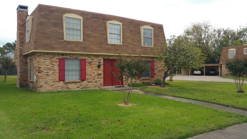 2 story Townhouse - 1901 W Shields Dr