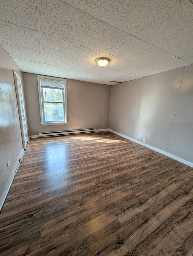 Building Photo - 630 Main St