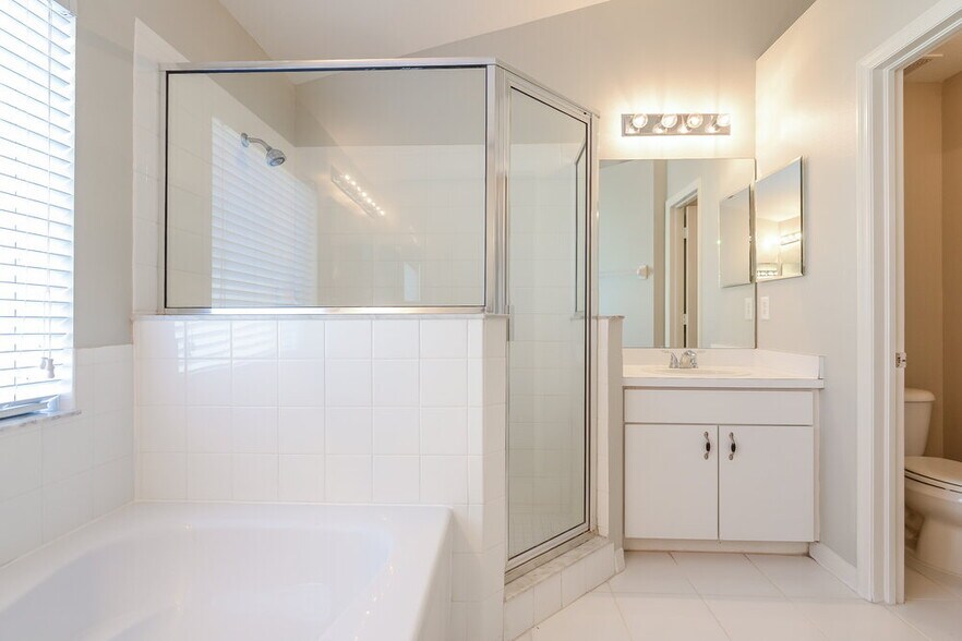 Building Photo - 9339 Hidden Water Cir