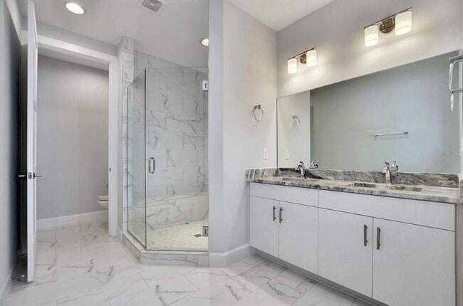 Building Photo - 401 N Oregon Ave