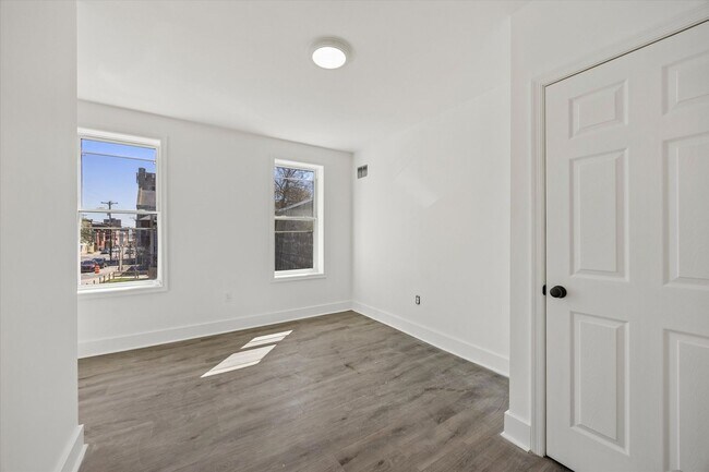 Building Photo - 2BR/3BA House | Updated Kitchen | Low Upfront Cost