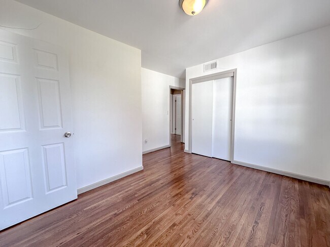 Building Photo - Midtown Tulsa: Stunning 4 bedroom 2 bathroom home
