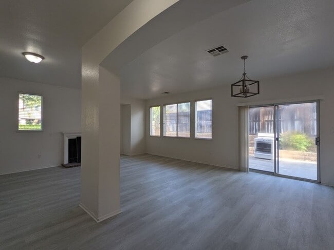 Building Photo - Divine Rancho Cucamonga 4 Bedroom Home
