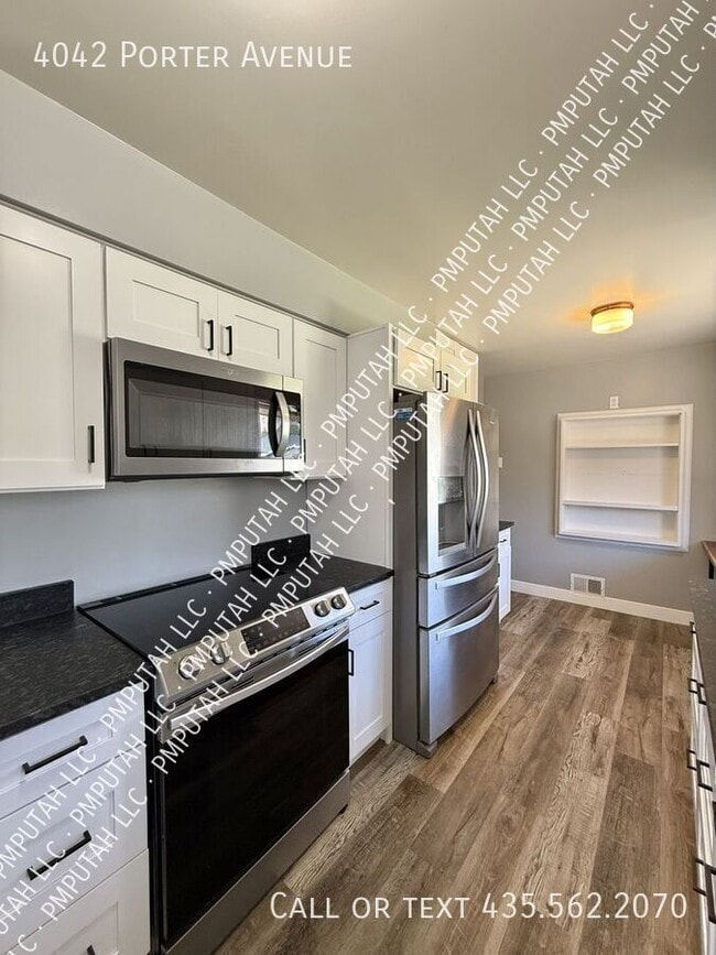 Building Photo - 4042 Porter Ave