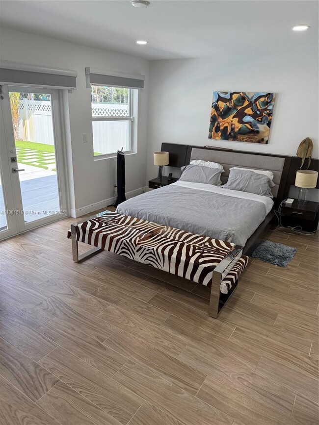 Building Photo - 1637 SE 1st St