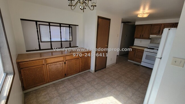 Building Photo - Great 3 bedroom house with lots of storage