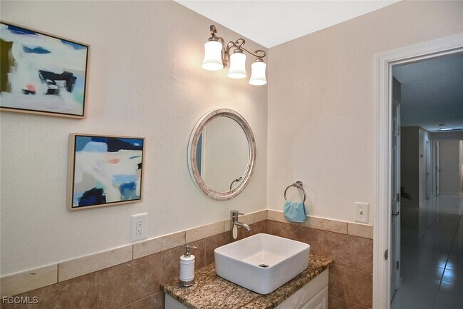 Building Photo - 138 SE 30th St