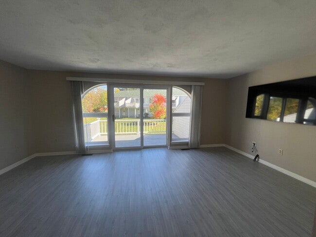 Building Photo - Baldwinsville Townhome - 2 Bedrooms 1.5 ba...