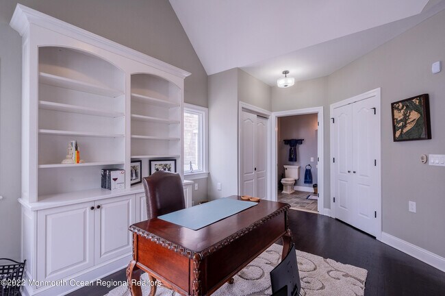 Building Photo - 709 Princeton Ave