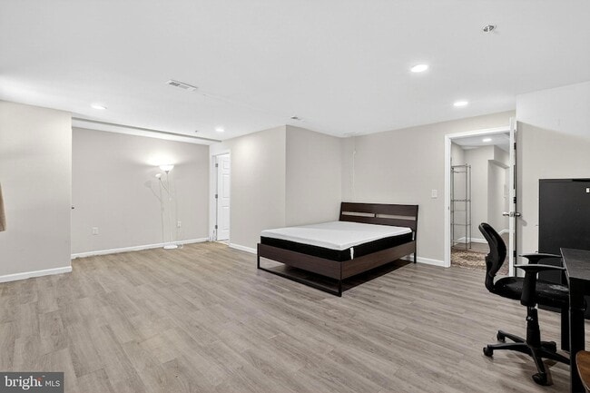 Building Photo - 48 Munro Rd