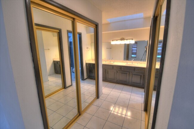 Building Photo - NE Heights ---Close to the Sandia Mountains