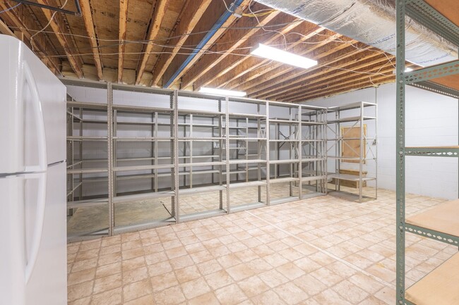 Building Photo - 785 Glenwood Dr