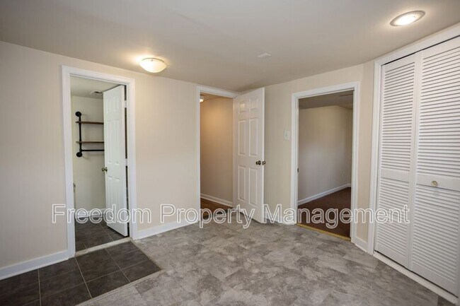 Building Photo - 5914 Ridge View Dr