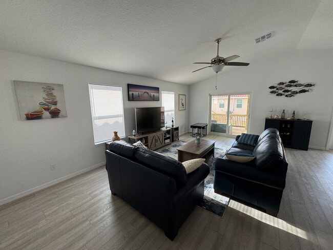 Building Photo - 10200 W Fishbowl Dr