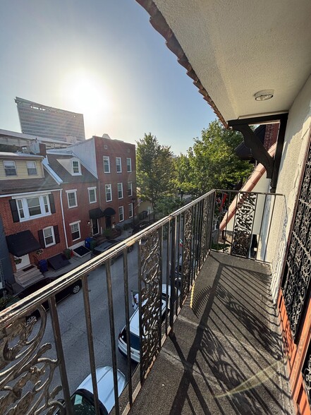 Building Photo - 217 S High St